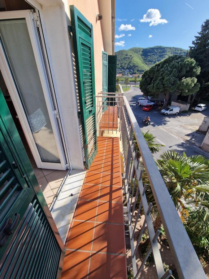 Palm House Apartment Албенга Екстериор снимка