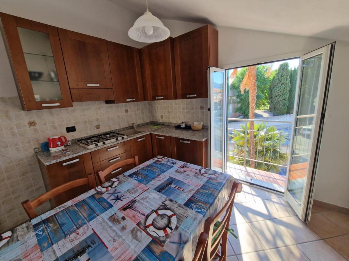 Palm House Apartment Албенга Екстериор снимка