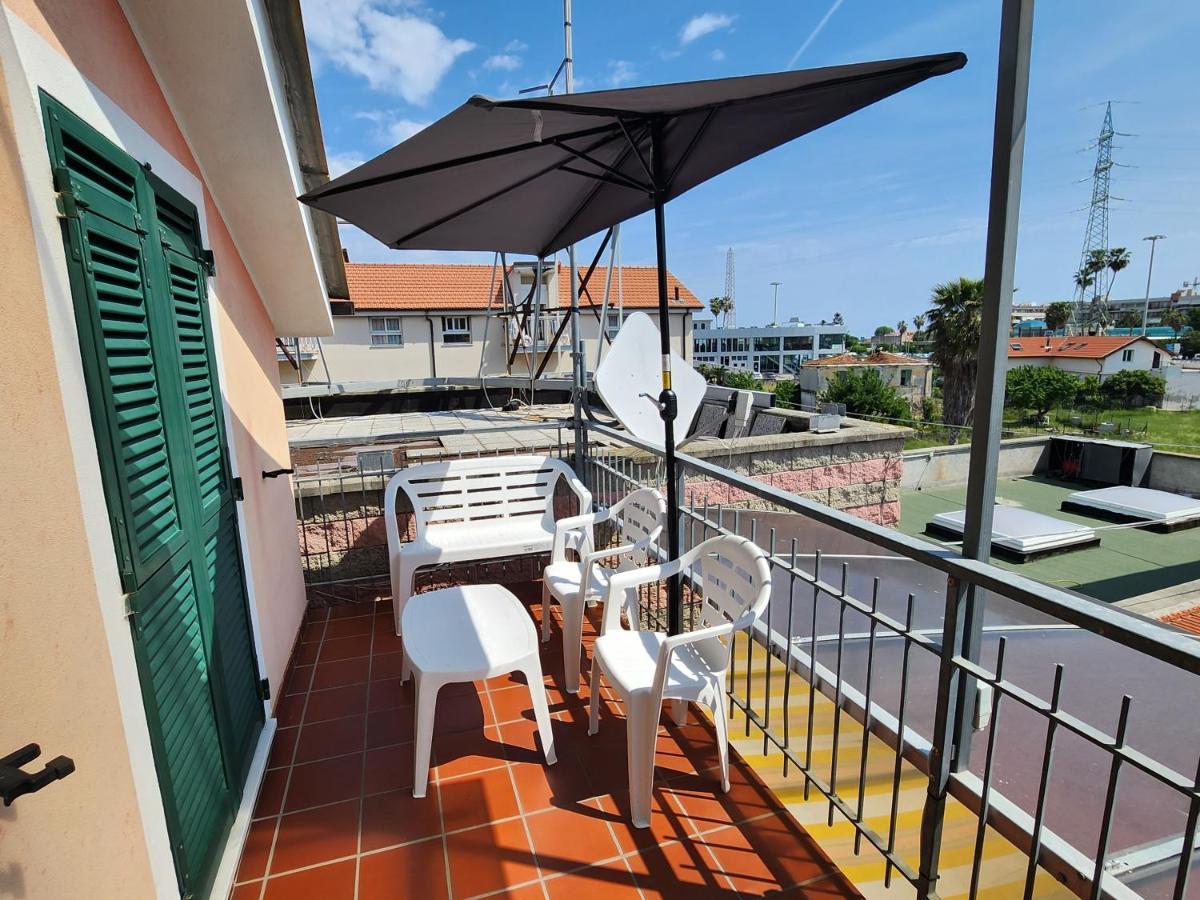 Palm House Apartment Албенга Екстериор снимка