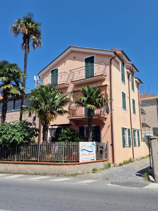 Palm House Apartment Албенга Екстериор снимка